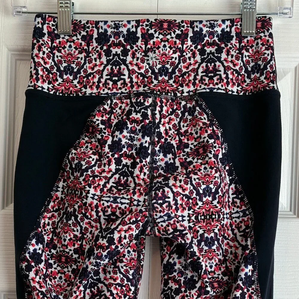 Athleta Leggings Women's XS Navy & Coral Floral Athletic Capris Activewear